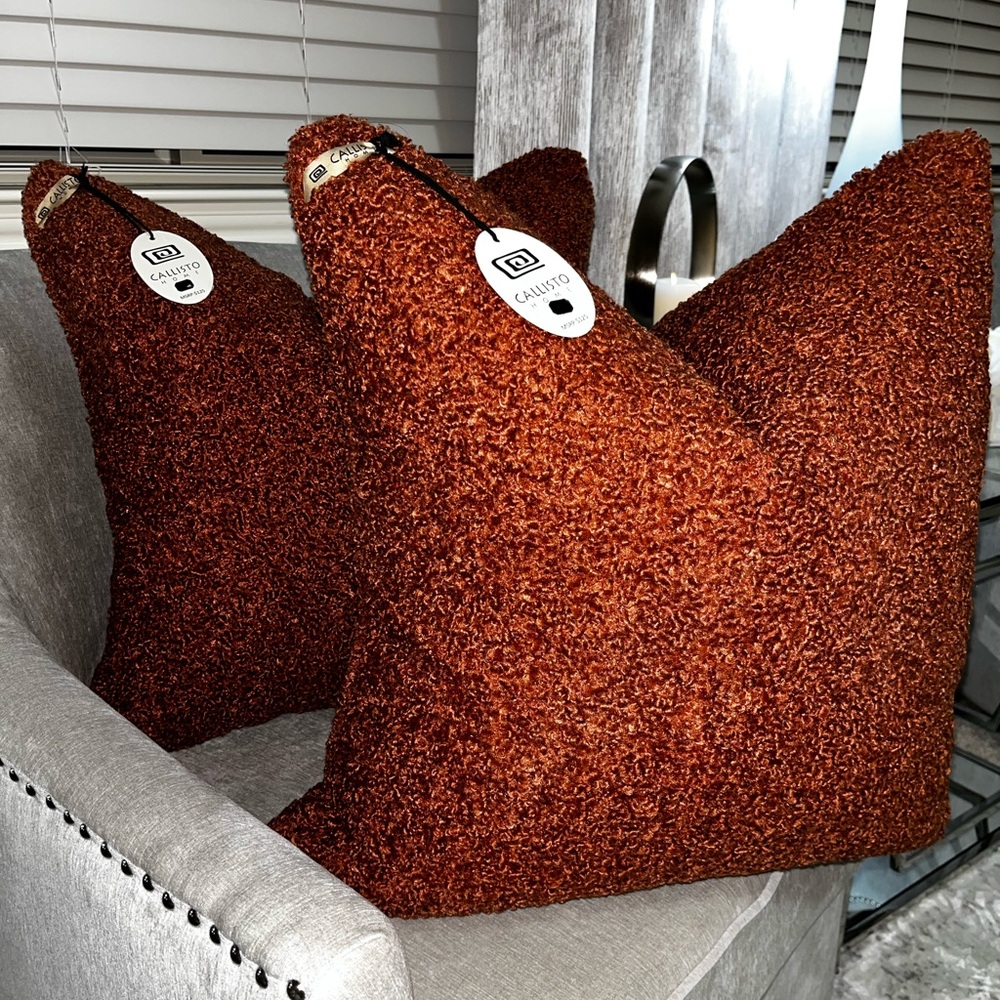 1-NWT CALLISTO HOME BOUCLE DECORATIVE THROW PILLOW